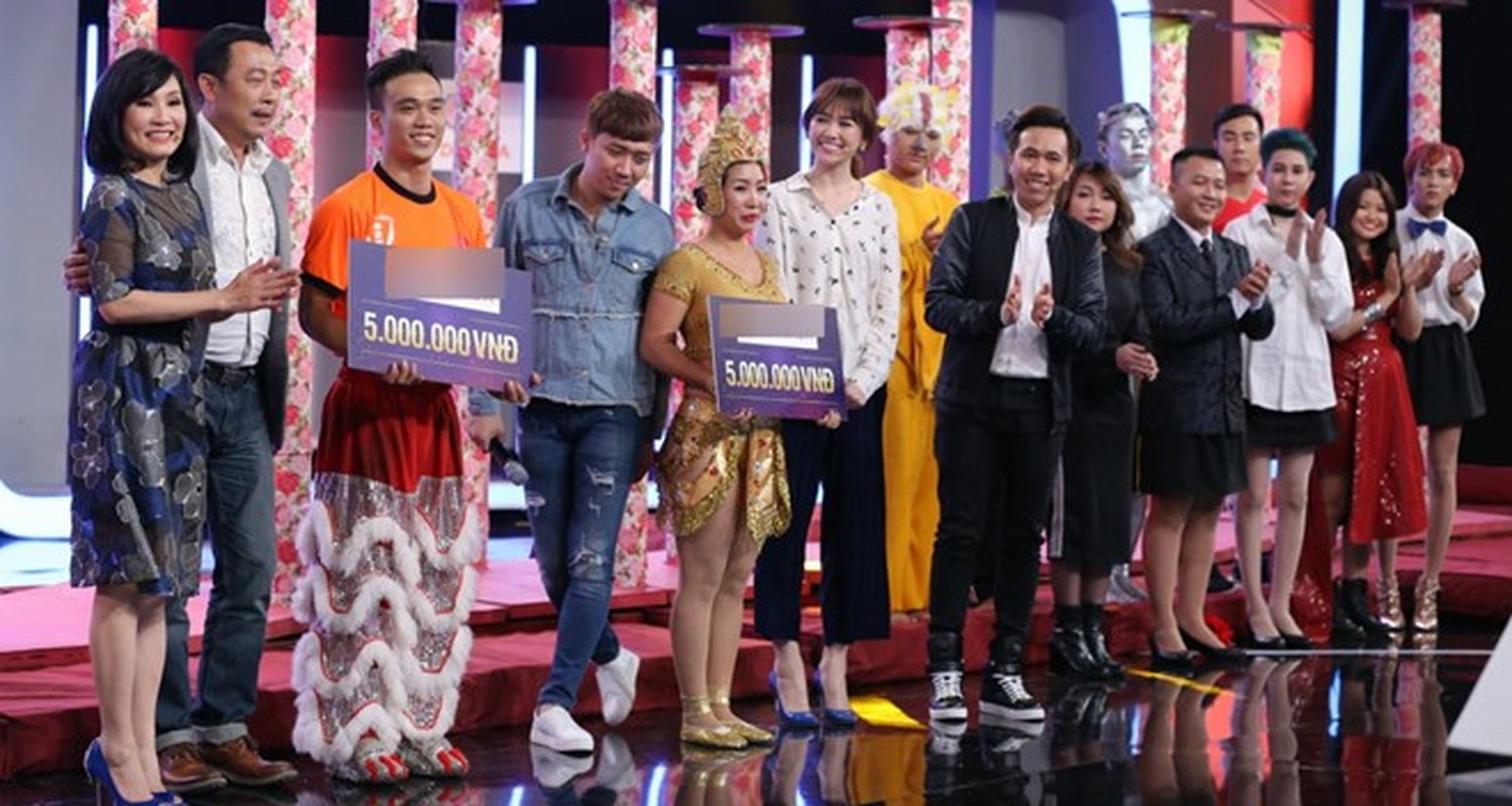 Tran Thanh guc mat len vai Hari Won khoc o game show-Hinh-16